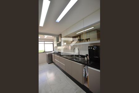 Apartamento à venda com 114m², 4 quartos e 2 vagasCozinha