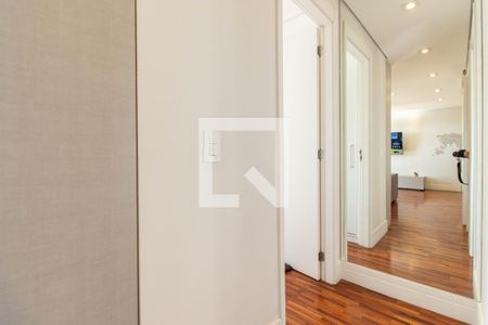 Apartamento à venda com 87m², 2 quartos e 2 vagasCorredor do apartamento 
