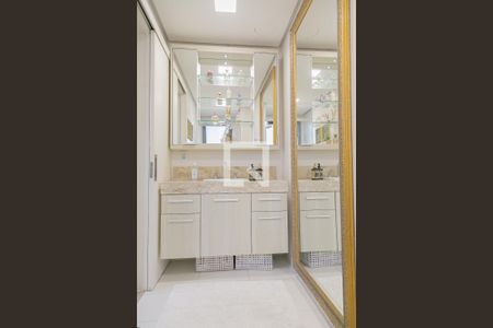 Apartamento para alugar com 178m², 3 quartos e 3 vagasBanheiro do Quarto 2