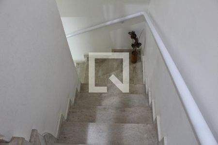 Casa à venda com 140m², 3 quartos e 3 vagasEscada