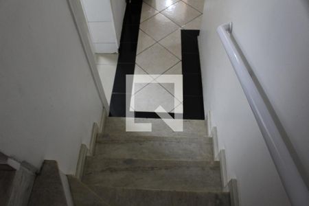 Casa à venda com 140m², 3 quartos e 3 vagasEscada