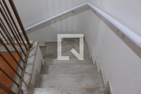 Casa à venda com 140m², 3 quartos e 3 vagasEscada