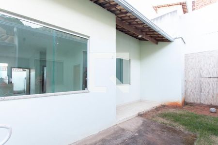 Casa à venda com 80m², 2 quartos e 1 vaga Casa à venda com 80m², 2 quartos e 1 vagaFachada