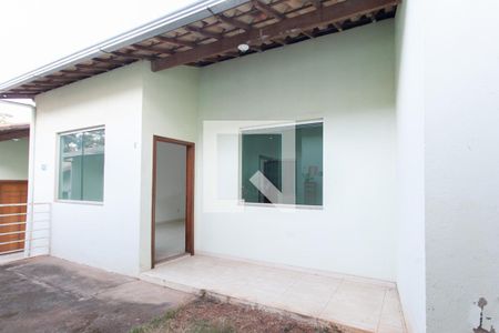 Casa à venda com 80m², 2 quartos e 1 vaga Casa à venda com 80m², 2 quartos e 1 vagaFachada