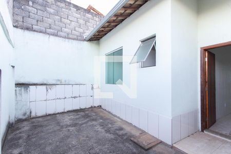 Casa à venda com 70m², 2 quartos e 1 vaga Casa à venda com 70m², 2 quartos e 1 vagaQuintal