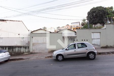 Casa à venda com 70m², 2 quartos e 1 vaga Casa à venda com 70m², 2 quartos e 1 vagaFachada