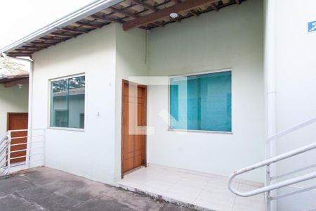 Casa à venda com 70m², 2 quartos e 1 vaga Casa à venda com 70m², 2 quartos e 1 vagaFachada