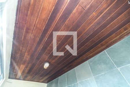 Casa para alugar com 100m², 2 quartos e sem vaga Casa para alugar com 100m², 2 quartos e sem vagaÁrea de Serviço - Detalhe do teto