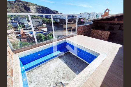Casa à venda com 300m², 3 quartos e 3 vagasPiscina