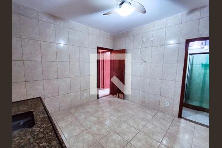 Casa à venda com 300m², 3 quartos e 3 vagasCozinha 