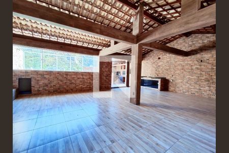 Casa à venda com 300m², 3 quartos e 3 vagasTerraço