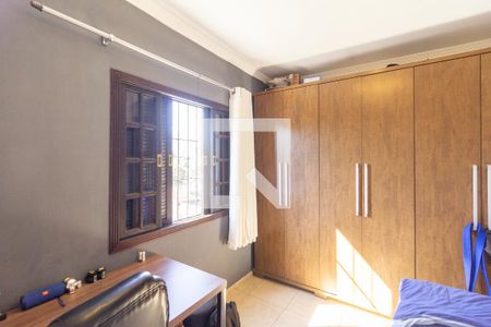 Casa à venda com 241m², 3 quartos e 6 vagas Casa à venda com 241m², 3 quartos e 6 vagasQuarto 1