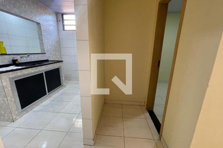 Corredor de casa para alugar com 2 quartos, 160m² em Jardim Olavo Bilac, Duque de Caxias