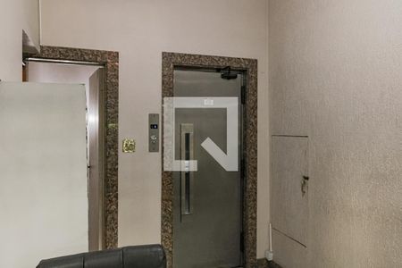 Apartamento à venda com 75m², 2 quartos e sem vaga Apartamento à venda com 75m², 2 quartos e sem vagaElevador