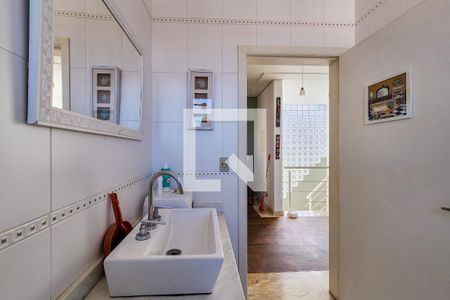 Casa de condomínio para alugar com 316m², 3 quartos e 6 vagasBanheiro 2