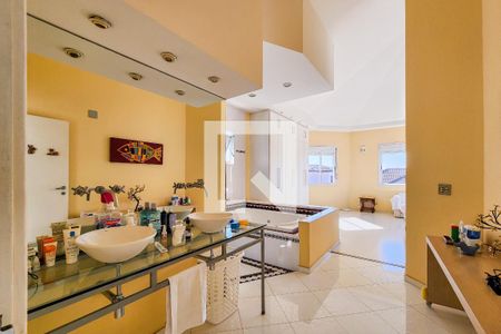 Casa de condomínio para alugar com 316m², 3 quartos e 6 vagasBanheiro da Suíte