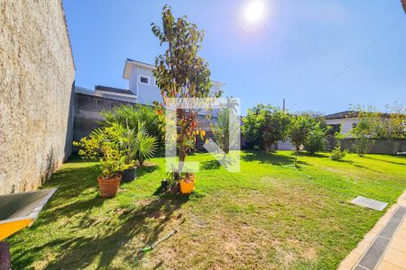 Casa de condomínio para alugar com 316m², 3 quartos e 6 vagasQuintal