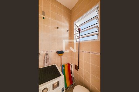 Casa de condomínio para alugar com 316m², 3 quartos e 6 vagasBanheiro de serviço