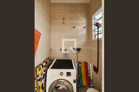 Casa de condomínio para alugar com 316m², 3 quartos e 6 vagasBanheiro de serviço