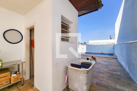 Casa de condomínio para alugar com 316m², 3 quartos e 6 vagasBanheiro de serviço