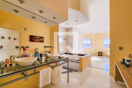 Casa de condomínio para alugar com 316m², 3 quartos e 6 vagasBanheiro da Suíte