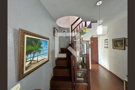 Apartamento à venda com 130m², 3 quartos e 2 vagasEscada