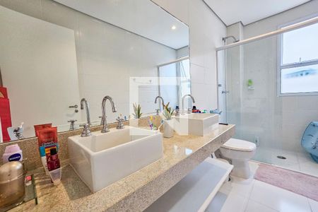 Casa de condomínio para alugar com 330m², 4 quartos e 4 vagasBanheiro da Suíte 1