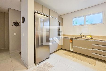 Casa de condomínio para alugar com 330m², 4 quartos e 4 vagasCozinha