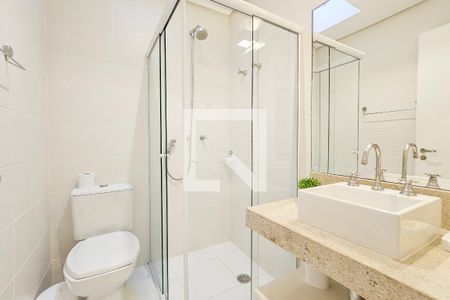 Casa de condomínio para alugar com 330m², 4 quartos e 4 vagasBanheiro da Suíte 3