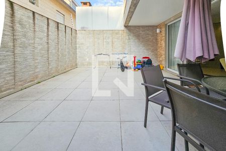 Casa de condomínio para alugar com 330m², 4 quartos e 4 vagasVaranda