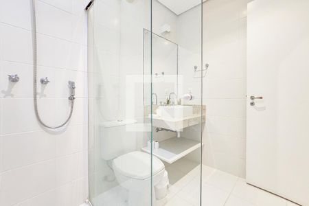 Casa de condomínio para alugar com 330m², 4 quartos e 4 vagasBanheiro da Suíte 2