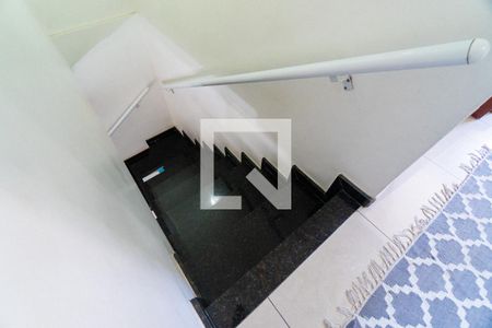 Casa à venda com 280m², 5 quartos e 3 vagasEscada