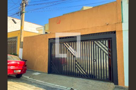 Casa à venda com 150m², 3 quartos e 4 vagas Casa à venda com 150m², 3 quartos e 4 vagasFachada