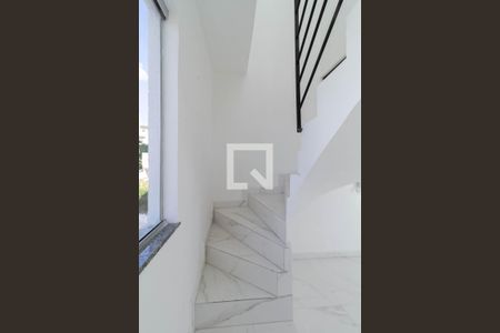 Apartamento à venda com 102m², 3 quartos e 2 vagasEscada