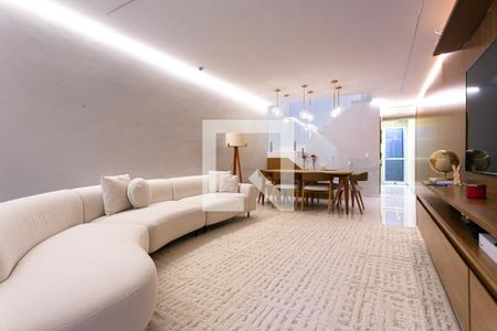 Sala de casa à venda com 3 quartos, 180m² em Vila Carrao, São Paulo