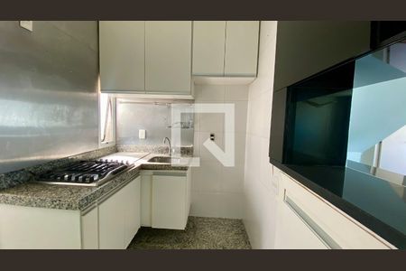 Cozinha de apartamento à venda com 2 quartos, 170m² em Belvedere, Belo Horizonte