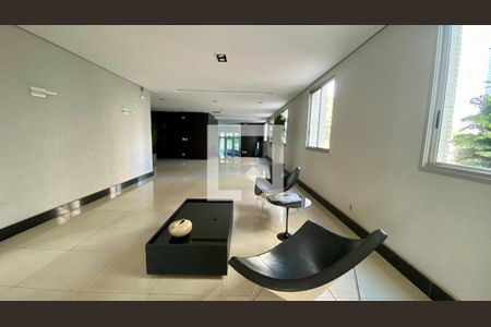 Apartamento à venda com 170m², 2 quartos e 2 vagasHall social