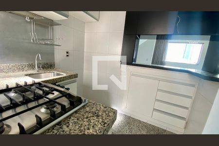 Cozinha de apartamento à venda com 2 quartos, 170m² em Belvedere, Belo Horizonte