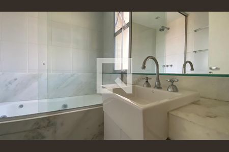 Apartamento à venda com 170m², 2 quartos e 2 vagasQuarto Suíte