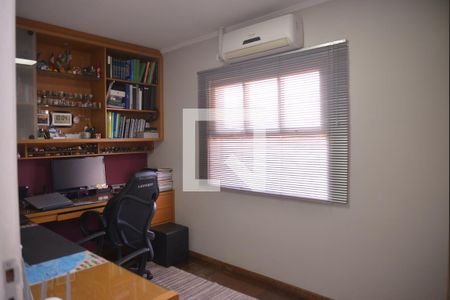 Casa à venda com 211m², 3 quartos e 4 vagasEscritório