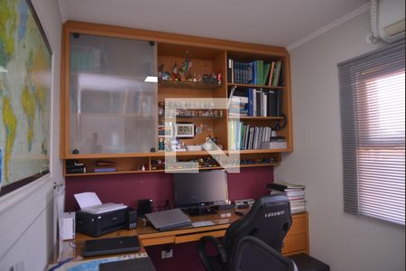 Casa à venda com 211m², 3 quartos e 4 vagasEscritório