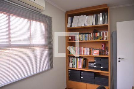 Casa à venda com 211m², 3 quartos e 4 vagasEscritório