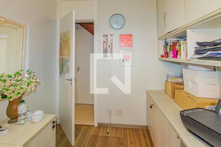 Casa de condomínio à venda com 98m², 4 quartos e 2 vagasEscritório