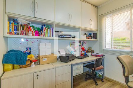 Casa de condomínio à venda com 98m², 4 quartos e 2 vagasEscritório