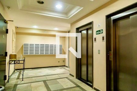 Apartamento à venda com 70m², 2 quartos e 1 vaga Apartamento à venda com 70m², 2 quartos e 1 vagaHall social