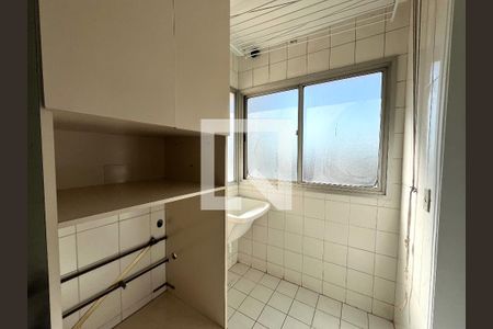 Apartamento à venda com 70m², 2 quartos e 1 vaga Apartamento à venda com 70m², 2 quartos e 1 vagaÁrea de Serviço