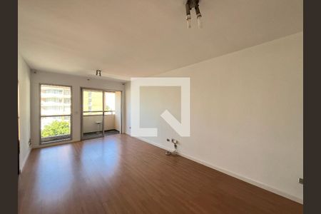 Apartamento à venda com 70m², 2 quartos e 1 vaga Apartamento à venda com 70m², 2 quartos e 1 vagaSala
