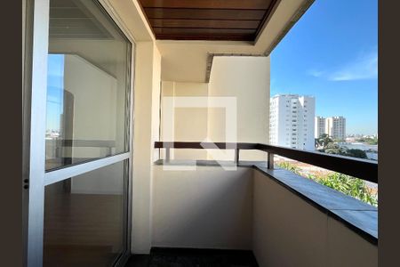 Apartamento à venda com 70m², 2 quartos e 1 vaga Apartamento à venda com 70m², 2 quartos e 1 vagaVaranda