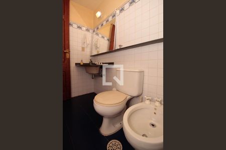 Casa à venda com 300m², 3 quartos e 3 vagas Casa à venda com 300m², 3 quartos e 3 vagasBanheiro da Suíte 2