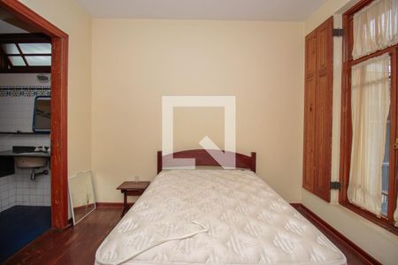 Casa à venda com 300m², 3 quartos e 3 vagas Casa à venda com 300m², 3 quartos e 3 vagasSuíte 1